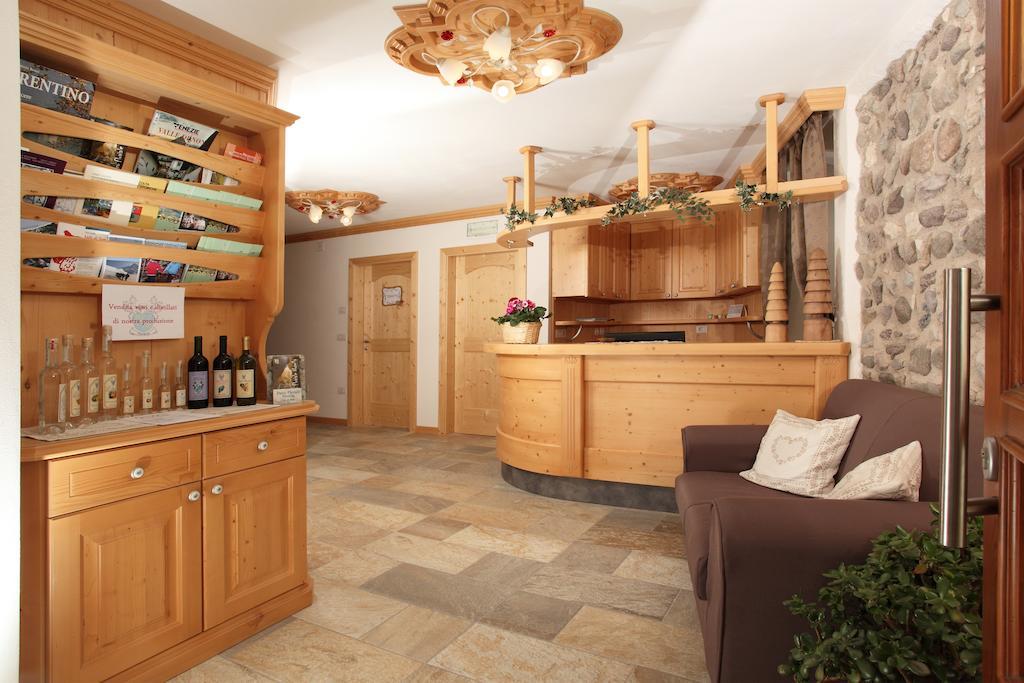 Cloz Agritur Al Canyonヴィラ エクステリア 写真